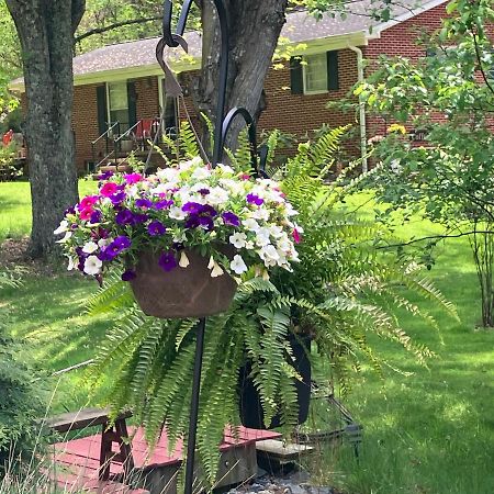 The Ashe Farm Bed & Breakfast Marshall ภายนอก รูปภาพ