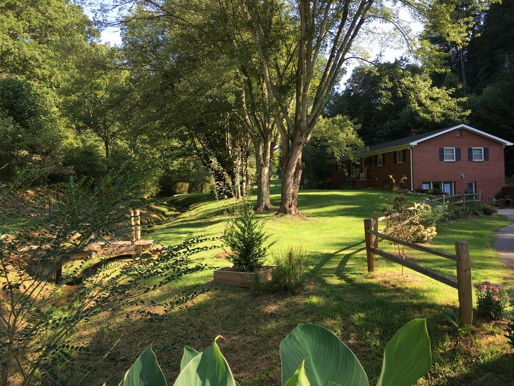 The Ashe Farm Bed & Breakfast Marshall ภายนอก รูปภาพ