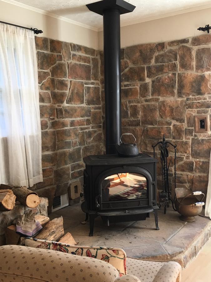 The Ashe Farm Bed & Breakfast Marshall ภายนอก รูปภาพ